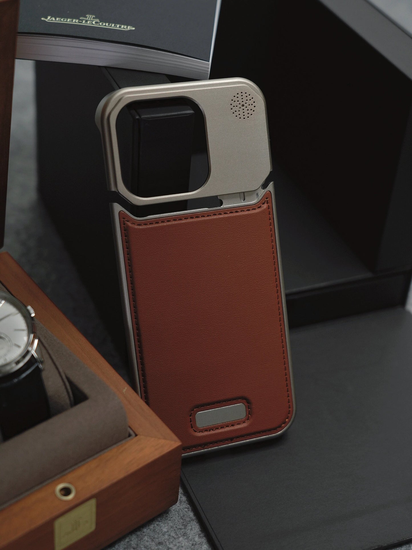 Coque 15/14 pro max magsafe en métal et cuir luxe / حماية 14/15 برو ماكس ماڨسيف فاخرة من المعدن و الجلد