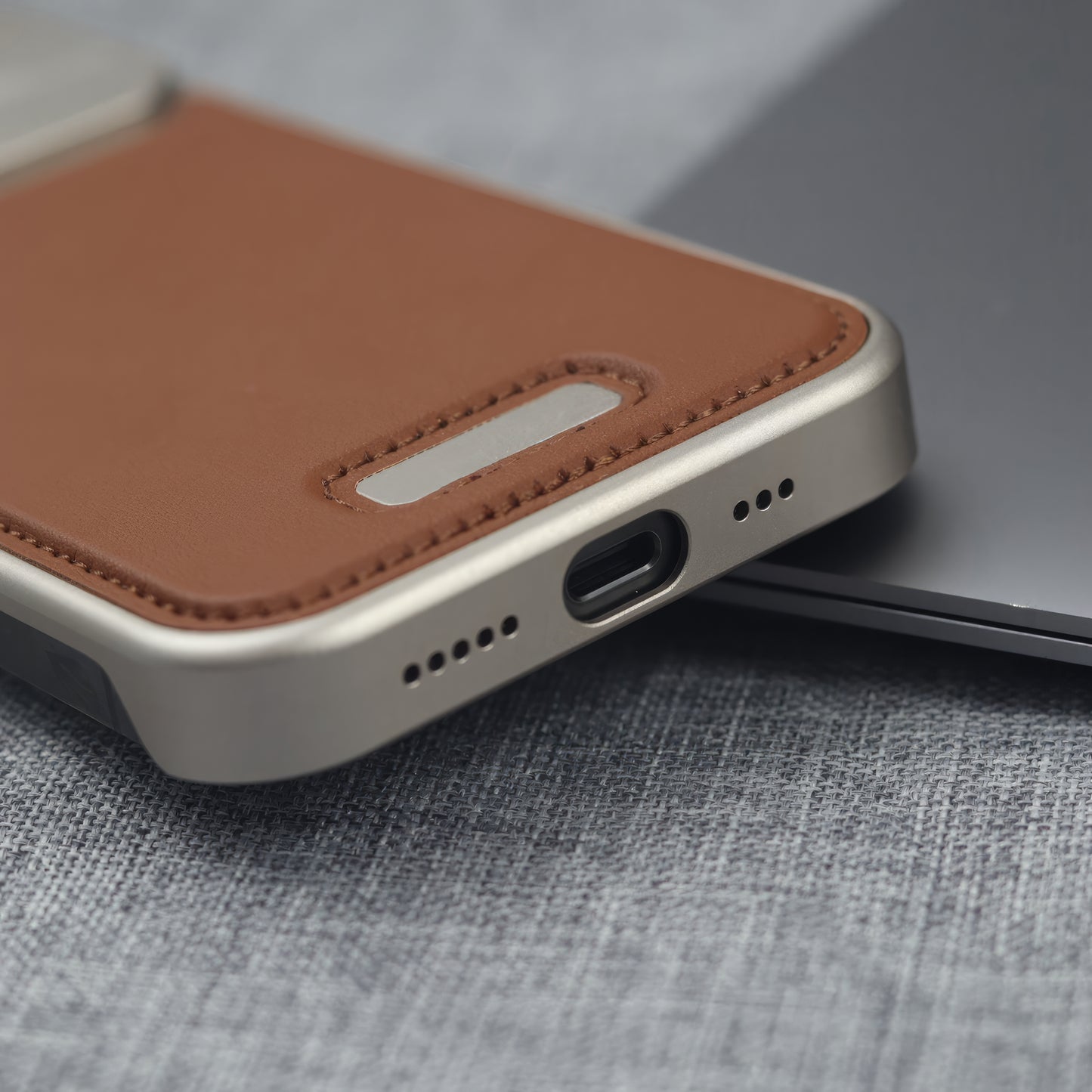 Coque 15/14 pro max magsafe en métal et cuir luxe / حماية 14/15 برو ماكس ماڨسيف فاخرة من المعدن و الجلد