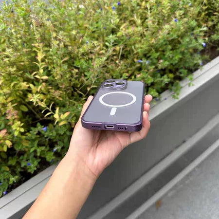 Coque 14 pro max magsafe aluminum avec protection de caméra / غطاء ١٤ برو ماكس من الالومينوم مع تقنية ماڨسيف وحماية مدمجة للكاميرا