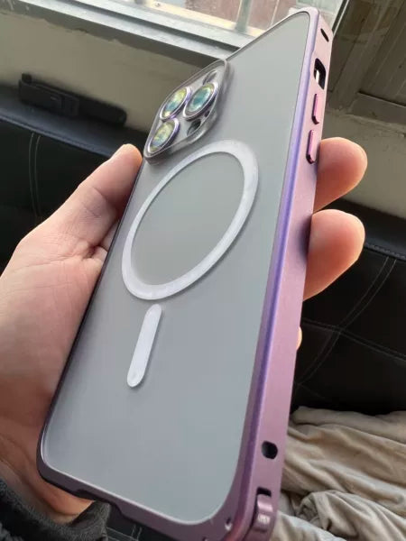 Coque 14 pro max magsafe aluminum avec protection de caméra / غطاء ١٤ برو ماكس من الالومينوم مع تقنية ماڨسيف وحماية مدمجة للكاميرا