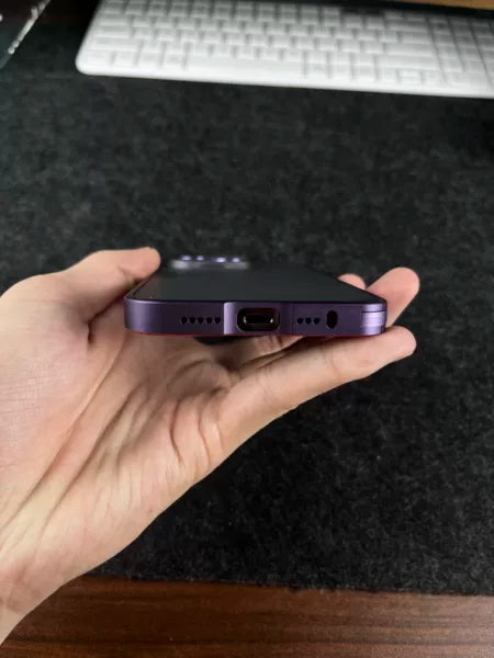 Coque 14 pro max magsafe aluminum avec protection de caméra / غطاء ١٤ برو ماكس من الالومينوم مع تقنية ماڨسيف وحماية مدمجة للكاميرا