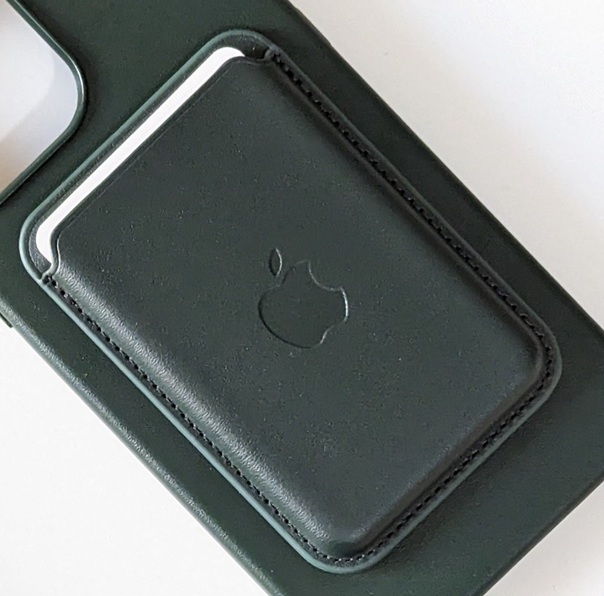 Porte-cartes apple cuir magsafe / حامل بطاقات آبل جلد ماڨسيف