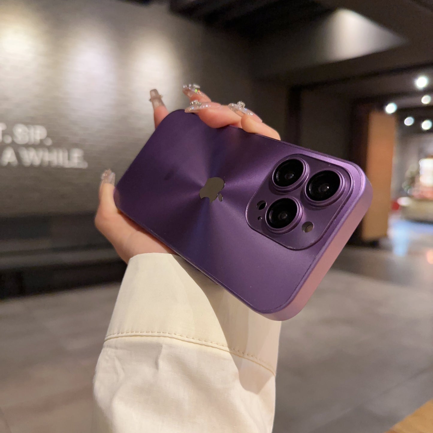 Coque 14 pro max réflective avec logo Apple et protection de caméra intégrée