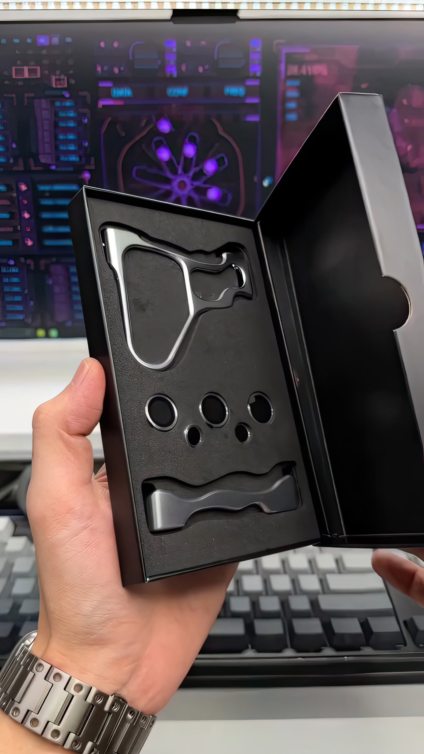 Protège Galaxy S25 Ultra luxe et unique fait en aluminum avec protection des caméras incluse / حماية Galaxy S25 Ultra فاخرة فريدة من نوعها و مع حماية لزجاج الكاميرات
