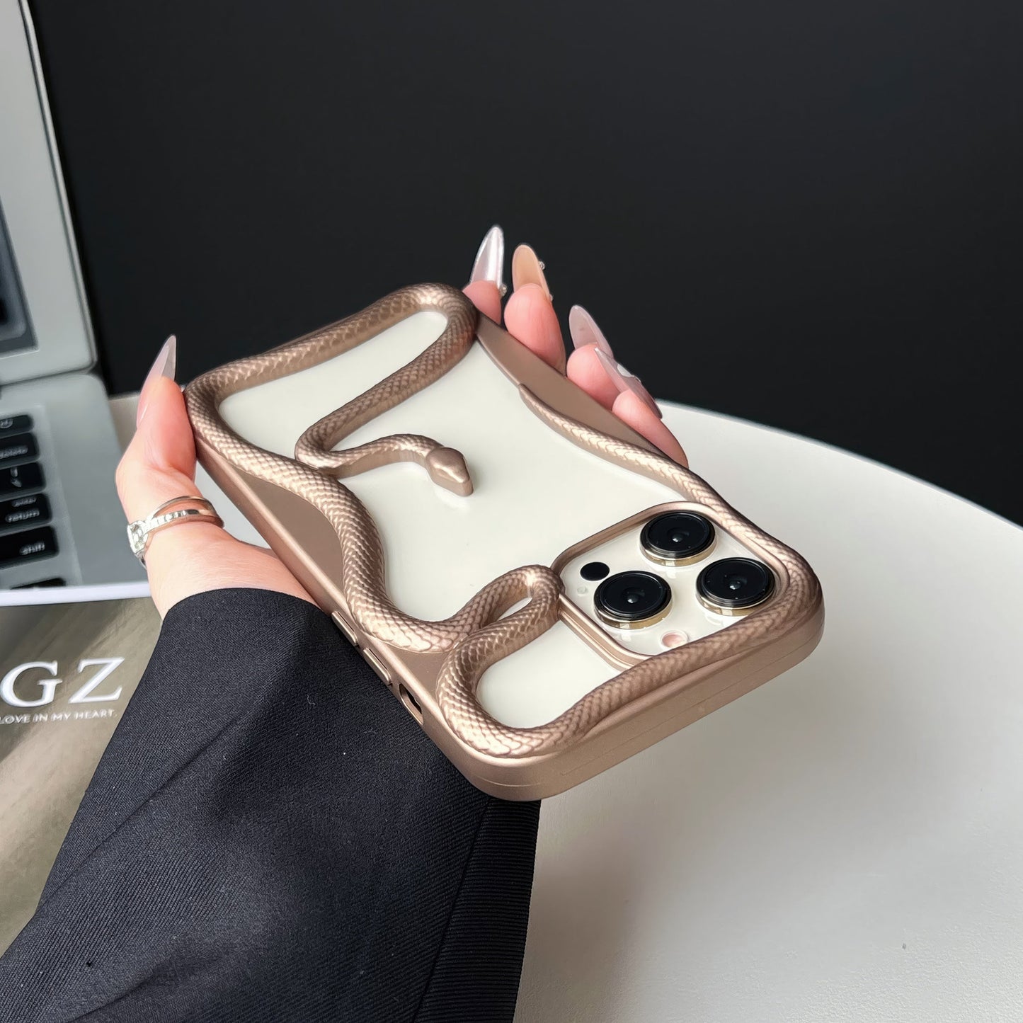 iPhone 16 Pro Max Snake CASE