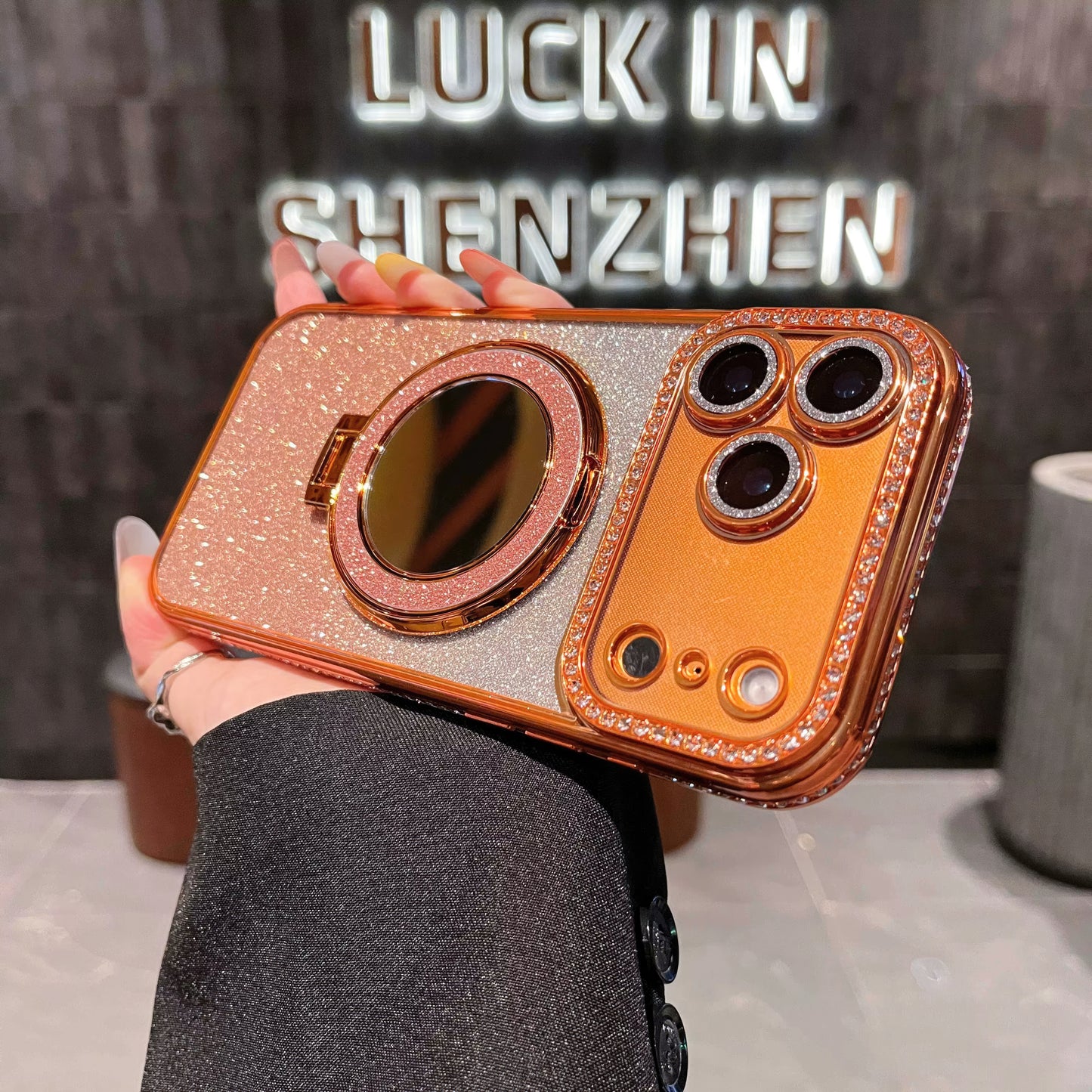 Pochette Brillante iPhone 17 pro max avec miroir magsafe avec protection de caméra intégrée / كيس لامعة مع  مرآة لآيفون 17 برو ماكس مع تقنية ماڨسيف وحماية مدمجة للكاميرا
