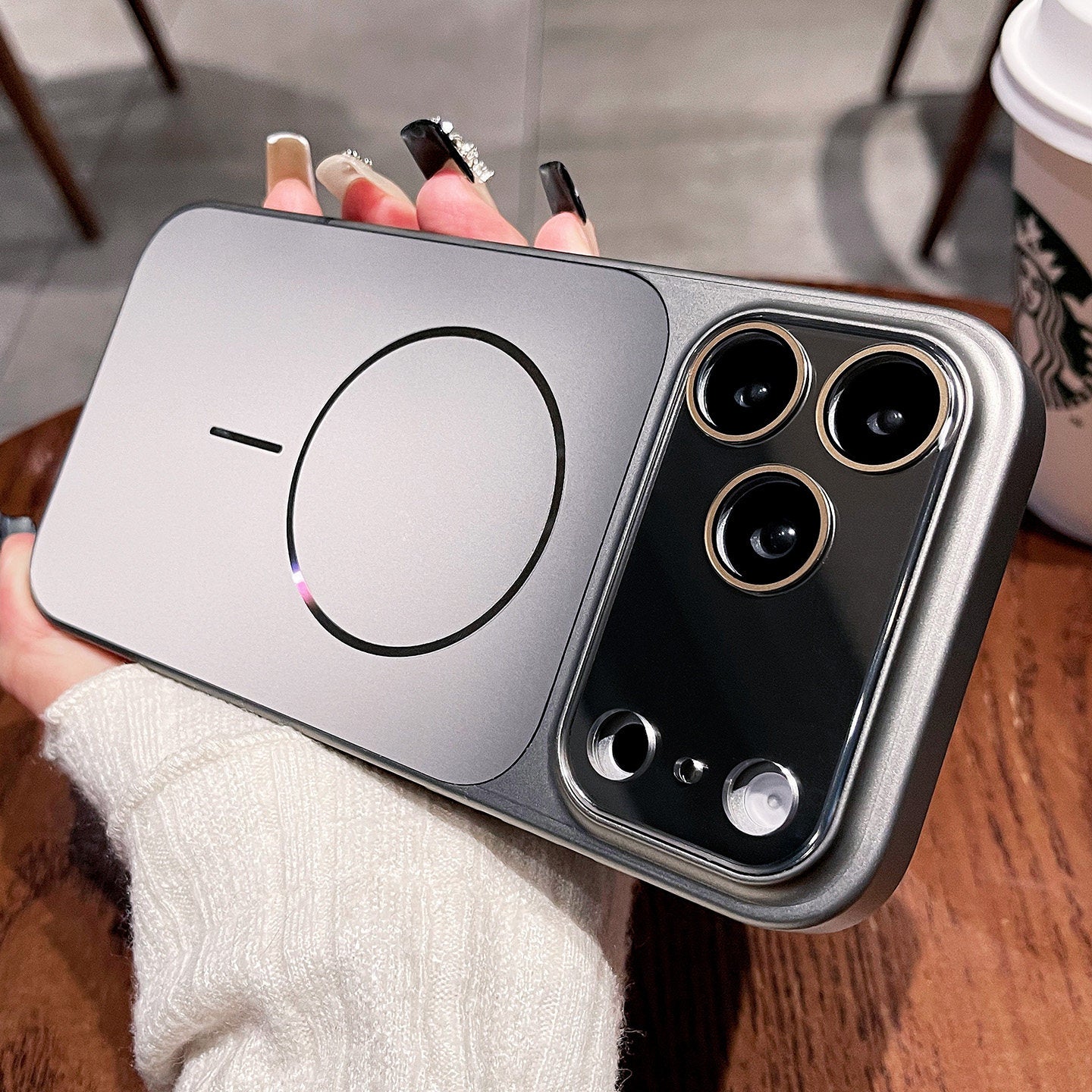 Pochette AG GLASS iPhone 17 pro max Magsafe avec protection de caméra intégrée / كيسAG GLASS لآيفون 17 برو ماكس مع تقنية ماڨسيف وحماية مدمجة للكاميرا