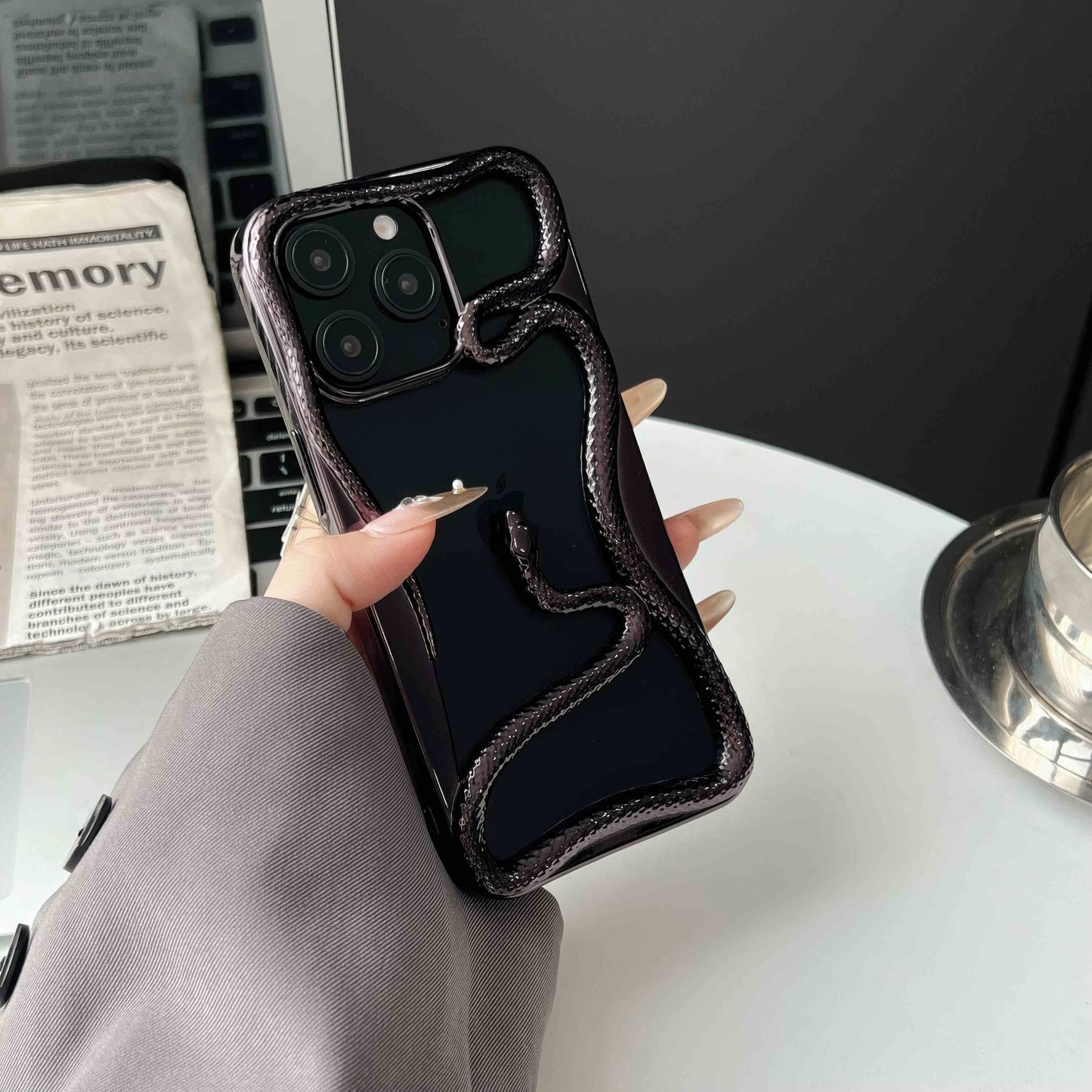 iPhone 16 Pro Max Snake CASE