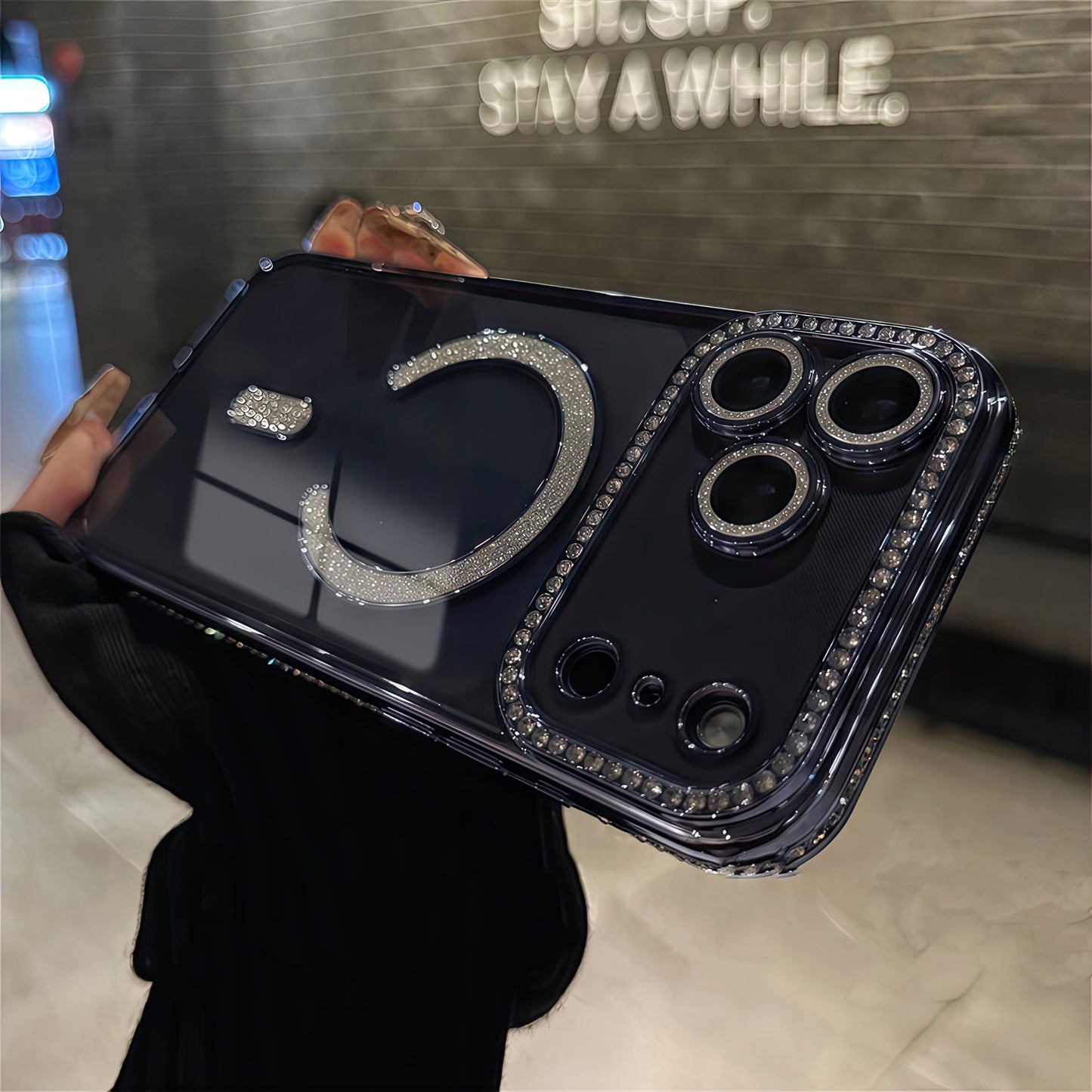 Pochette Brillante iPhone 17 pro max magsafe avec protection de caméra intégrée / كيس لامعة لآيفون 17 برو ماكس  مع تقنية ماڨسيف وحماية مدمجة للكاميرا