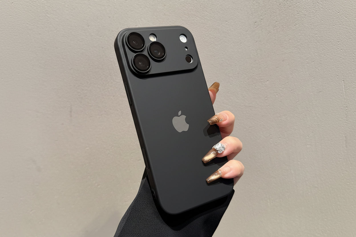 Pochette iPhone 17 pro max Minimaliste avec logo apple et protection de caméra intégrée / كيس لآيفون 17 برو ماكس مينيماليست مع شعار أبل و حماية مدمجة للكاميرا