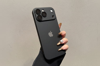 Pochette iPhone 17 pro max Minimaliste avec logo apple et protection de caméra intégrée / كيس لآيفون 17 برو ماكس مينيماليست مع شعار أبل و حماية مدمجة للكاميرا