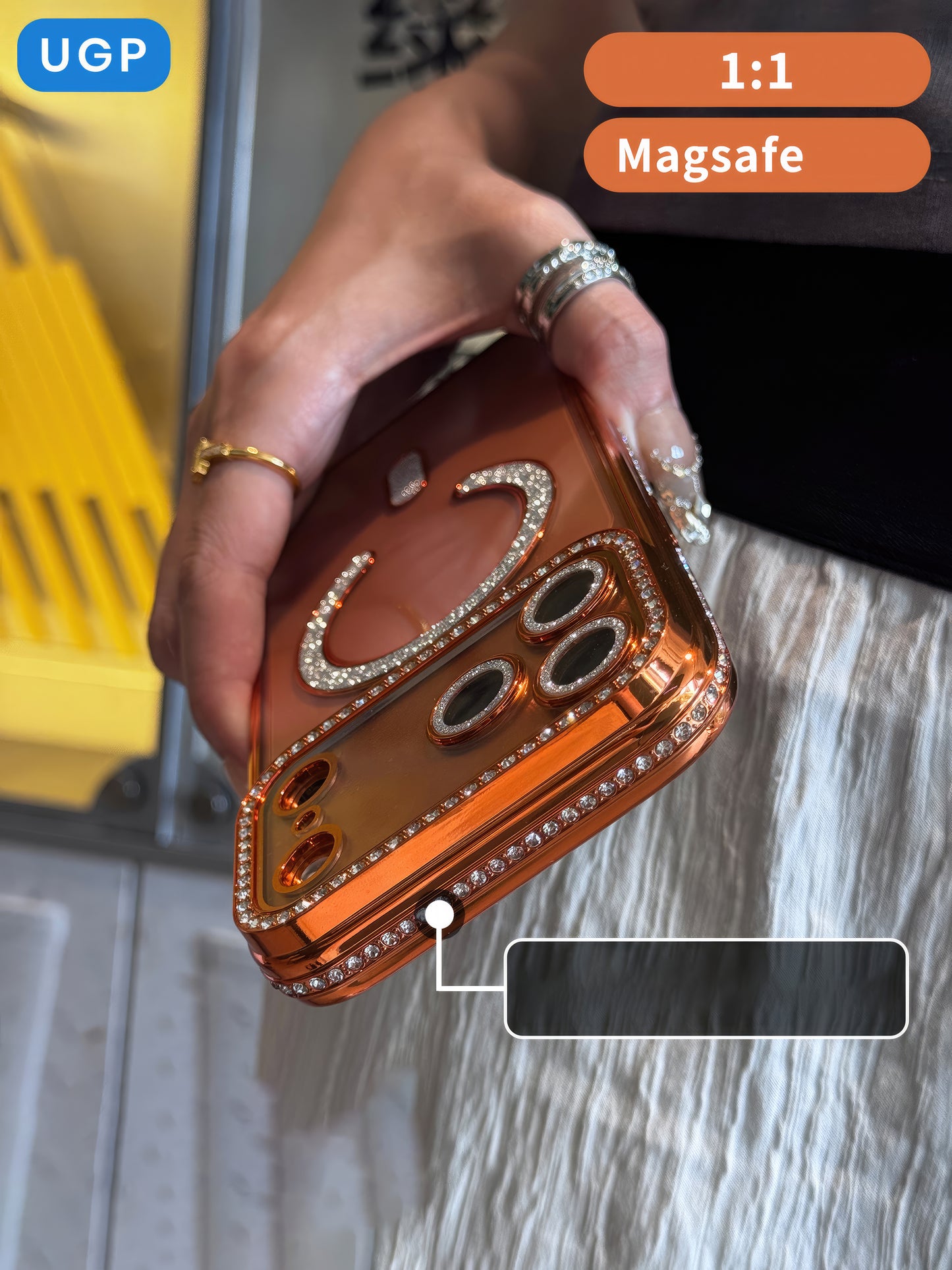 Pochette Brillante iPhone 17 pro max magsafe avec protection de caméra intégrée / كيس لامعة لآيفون 17 برو ماكس  مع تقنية ماڨسيف وحماية مدمجة للكاميرا