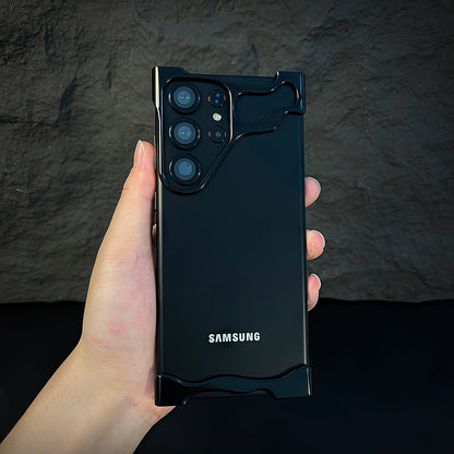 Protège Galaxy S26 Ultra luxe et unique fait en aluminum avec protection des caméras incluse / حماية Galaxy S26 Ultra فاخرة فريدة من نوعها و مع حماية لزجاج الكاميرات