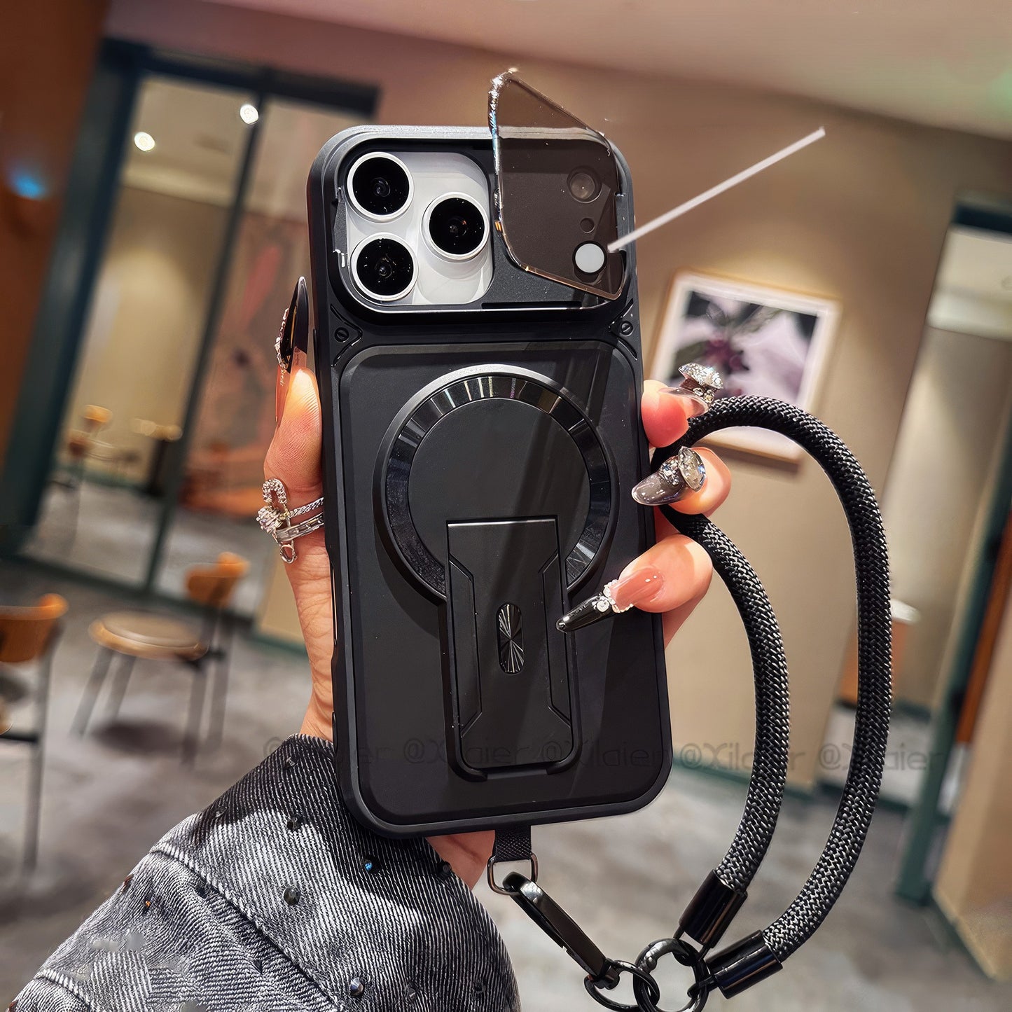 Protège iPhone 17 pro max magsafe avec support et protection de caméra ouvrable / حماية 17 برو ماكس ماجسيف مزودة بحامل وحماية للكاميرا قابلة للفتح