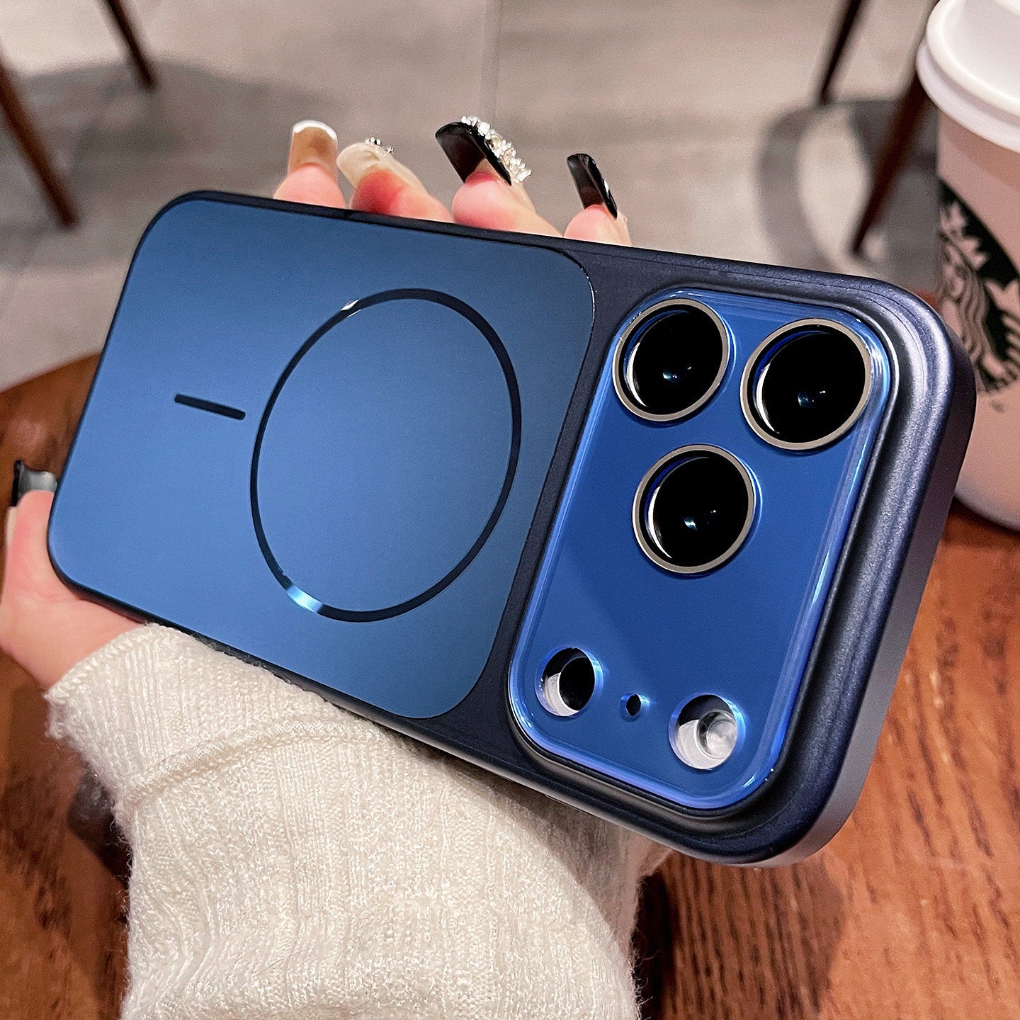 Pochette AG GLASS iPhone 17 pro max Magsafe avec protection de caméra intégrée / كيسAG GLASS لآيفون 17 برو ماكس مع تقنية ماڨسيف وحماية مدمجة للكاميرا